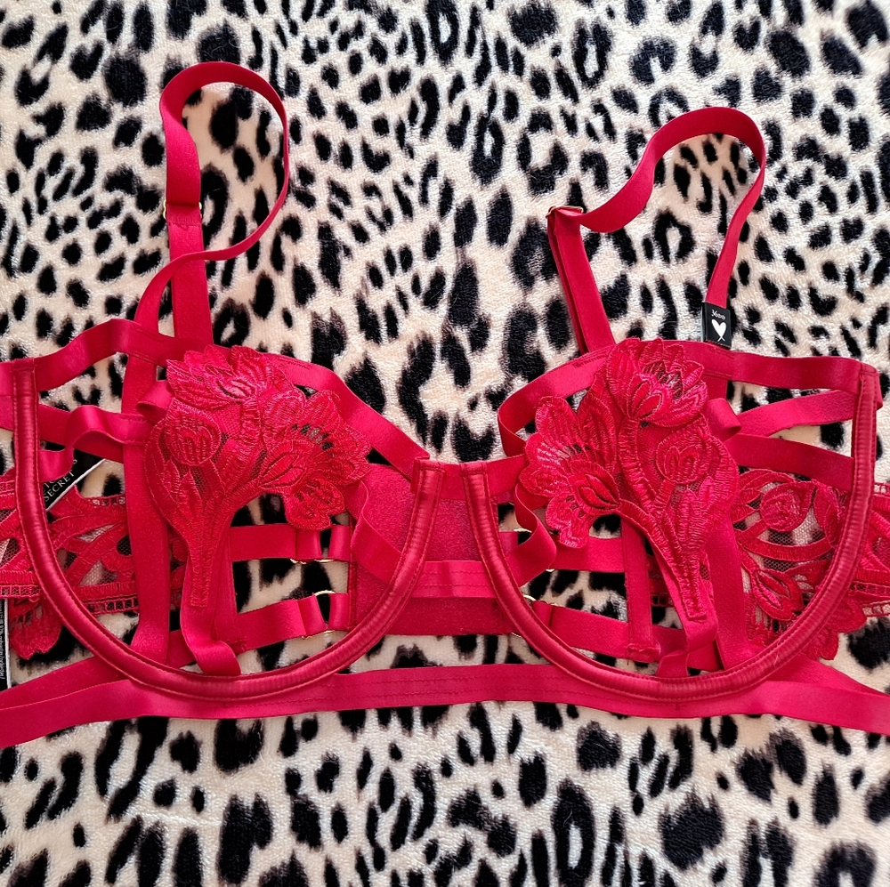 VS Red Strappy Bra (36D) NWT